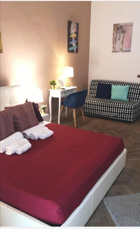 Domus Luigi Leone Bed & Breakfast Наполи Екстериор снимка
