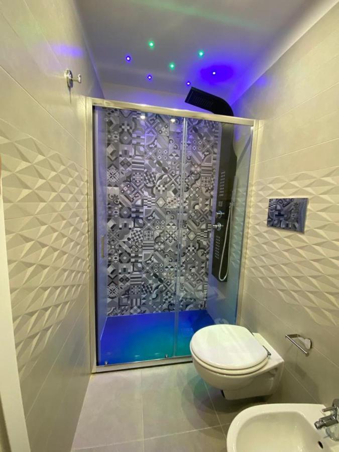 Domus Luigi Leone Bed & Breakfast Наполи Екстериор снимка