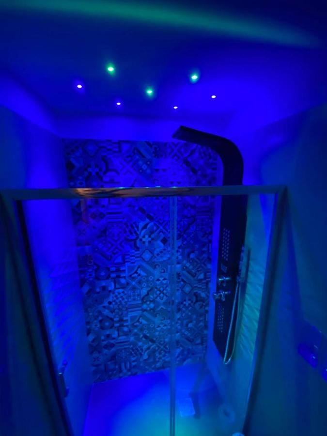 Domus Luigi Leone Bed & Breakfast Наполи Екстериор снимка