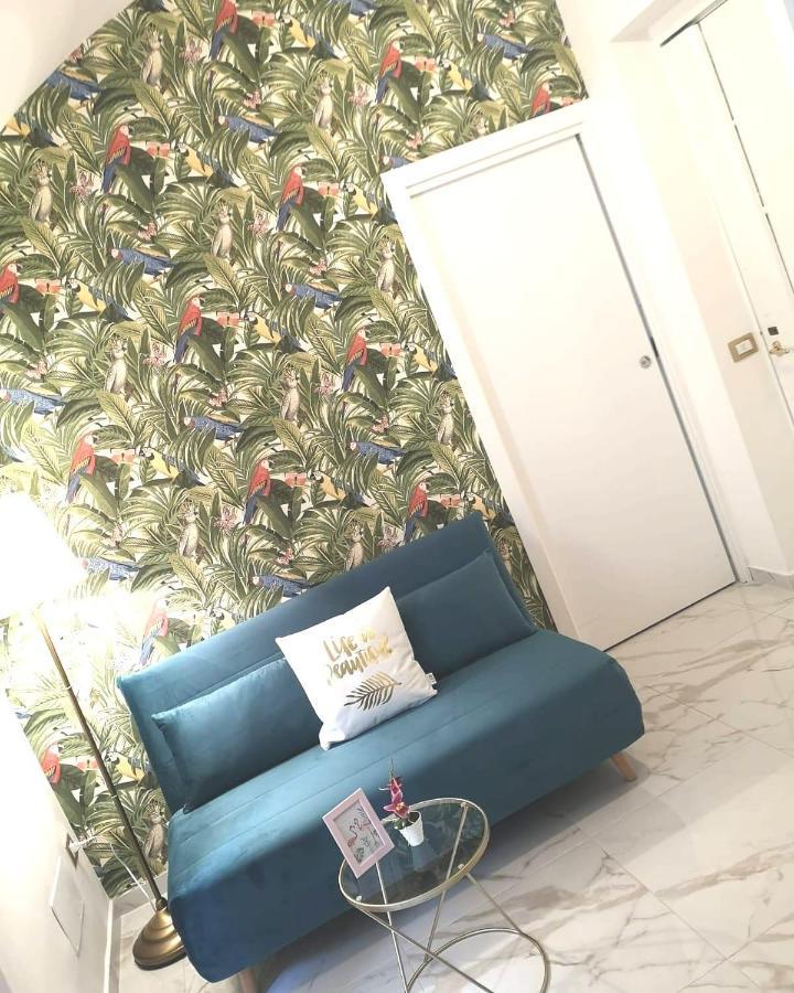 Domus Luigi Leone Bed & Breakfast Наполи Екстериор снимка