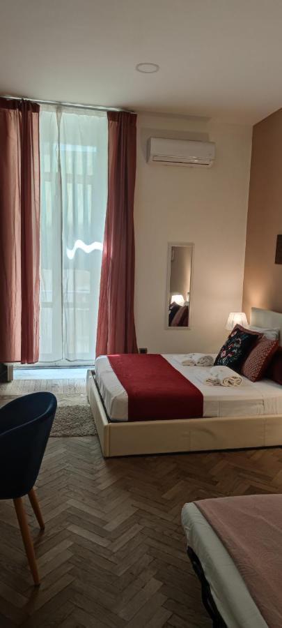 Domus Luigi Leone Bed & Breakfast Наполи Екстериор снимка
