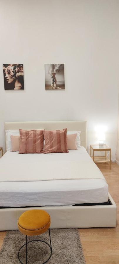 Domus Luigi Leone Bed & Breakfast Наполи Екстериор снимка
