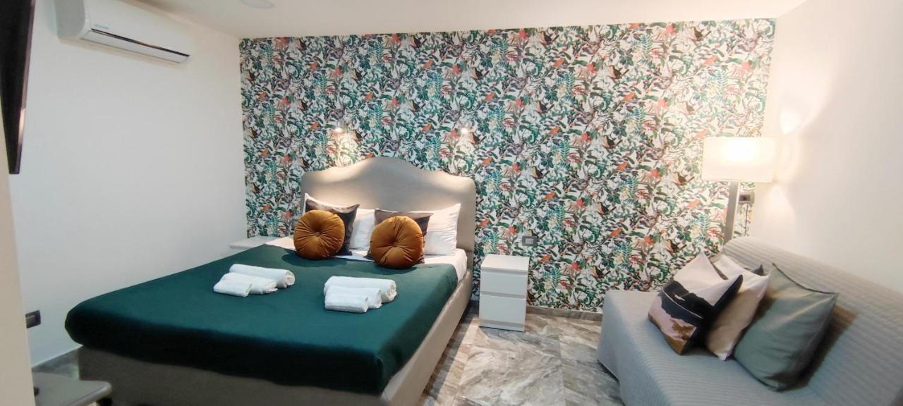 Domus Luigi Leone Bed & Breakfast Наполи Екстериор снимка