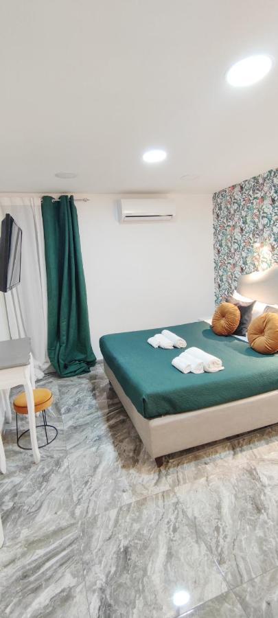 Domus Luigi Leone Bed & Breakfast Наполи Екстериор снимка