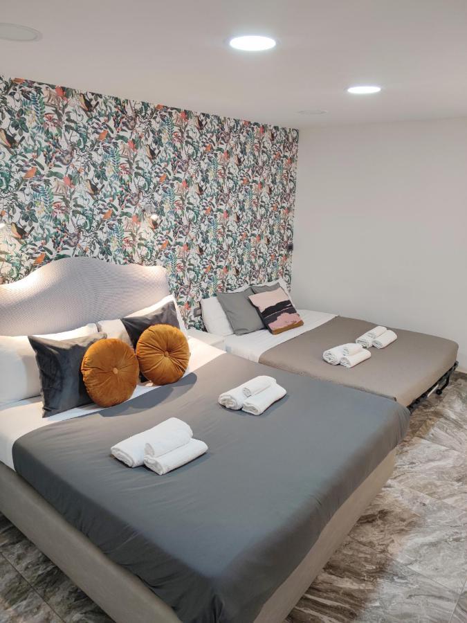 Domus Luigi Leone Bed & Breakfast Наполи Екстериор снимка