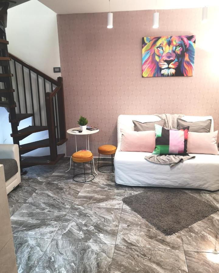 Domus Luigi Leone Bed & Breakfast Наполи Екстериор снимка