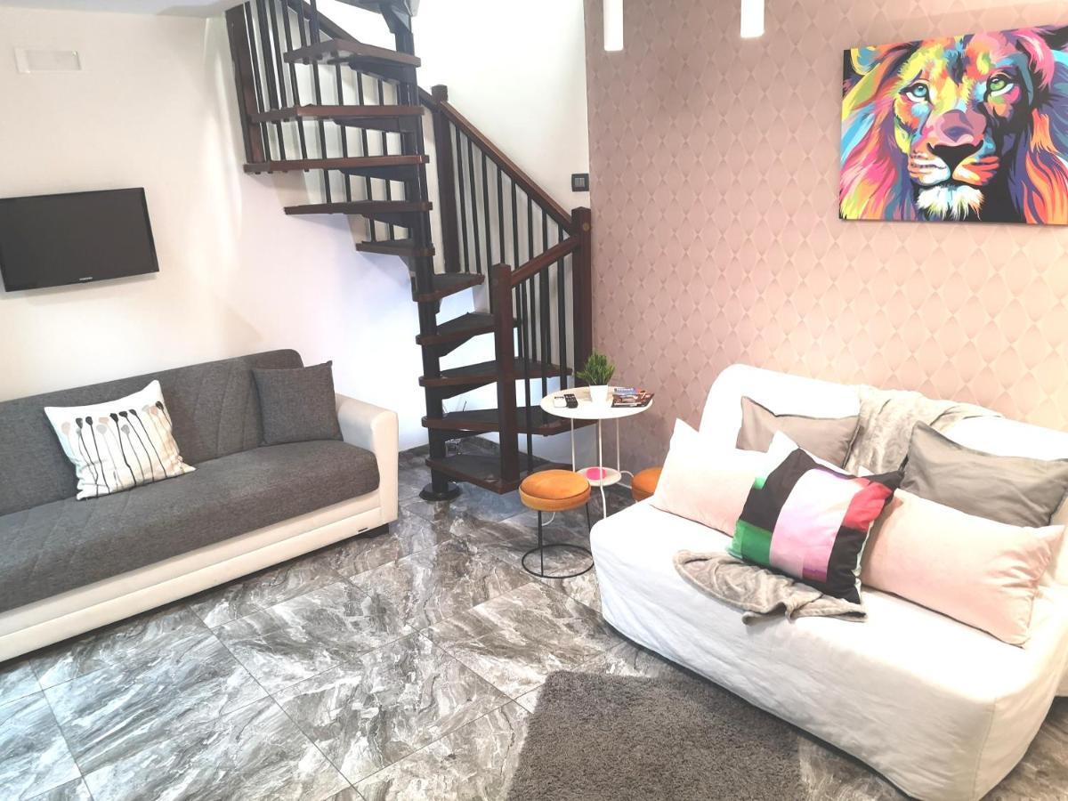 Domus Luigi Leone Bed & Breakfast Наполи Екстериор снимка