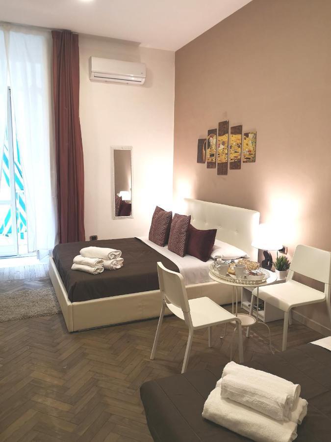 Domus Luigi Leone Bed & Breakfast Наполи Екстериор снимка