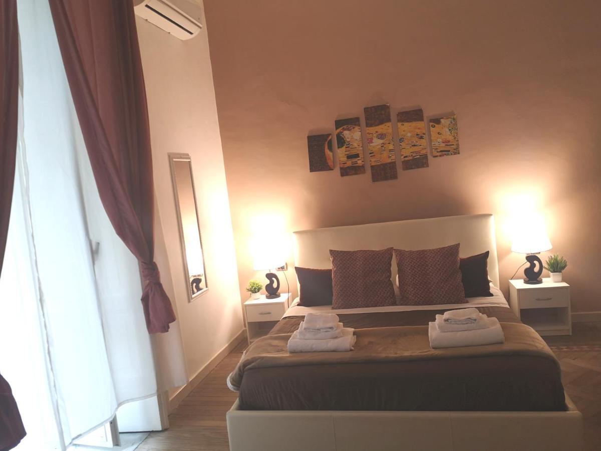 Domus Luigi Leone Bed & Breakfast Наполи Екстериор снимка