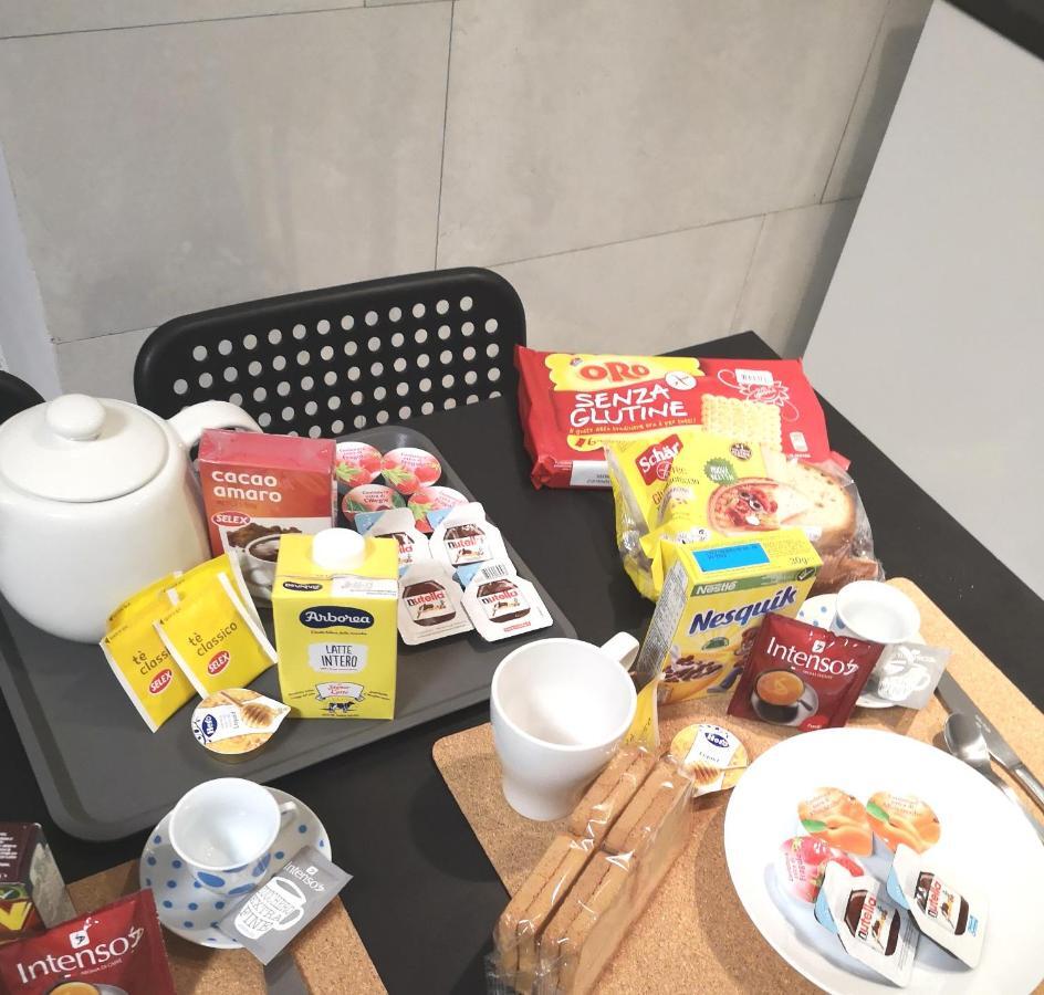 Domus Luigi Leone Bed & Breakfast Наполи Екстериор снимка