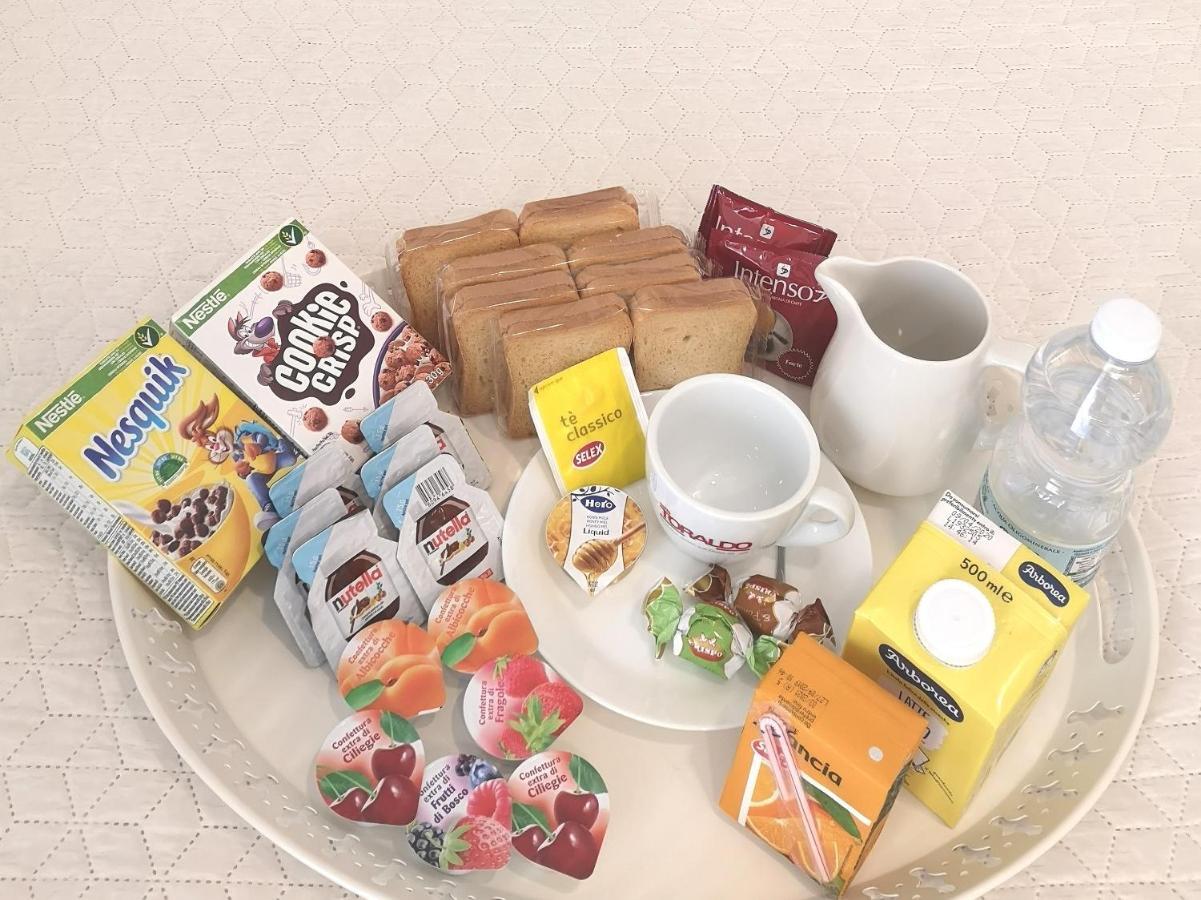 Domus Luigi Leone Bed & Breakfast Наполи Екстериор снимка