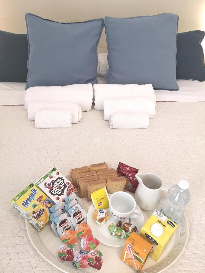 Domus Luigi Leone Bed & Breakfast Наполи Екстериор снимка