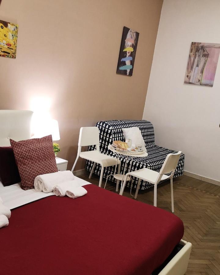 Domus Luigi Leone Bed & Breakfast Наполи Екстериор снимка