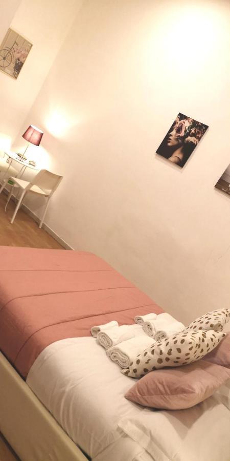 Domus Luigi Leone Bed & Breakfast Наполи Екстериор снимка