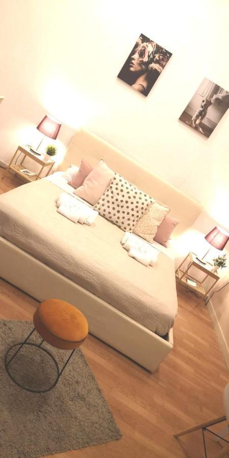 Domus Luigi Leone Bed & Breakfast Наполи Екстериор снимка